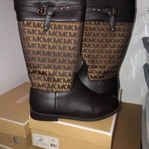 Girls MK boots